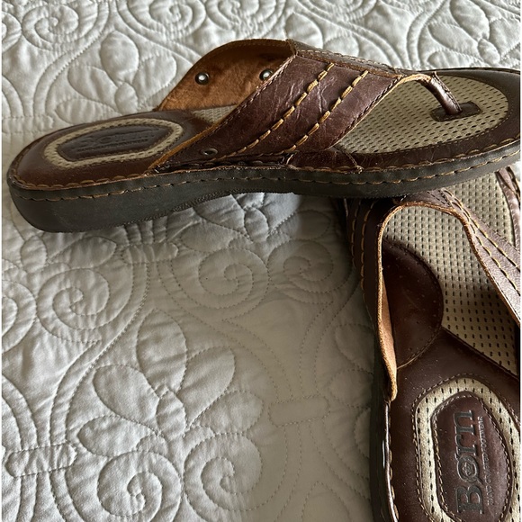 Men’s Born “Jonah” leather thong sandal - Picture 2 of 4